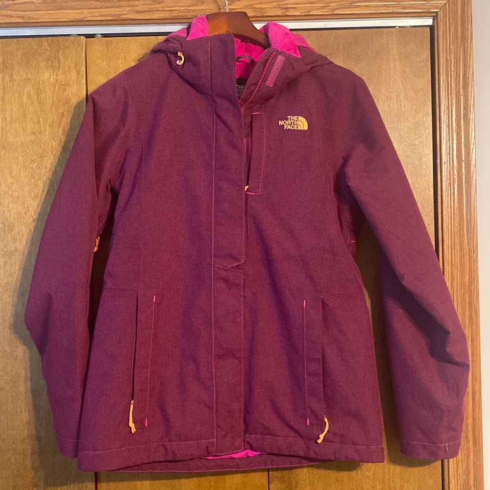 Worn twice. Great for winter or skiing!